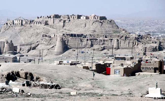 بیش از پنج هزار بنای تاریخی در کشور وجود دارد که اکثر آنها «در معرض خطر» هستند